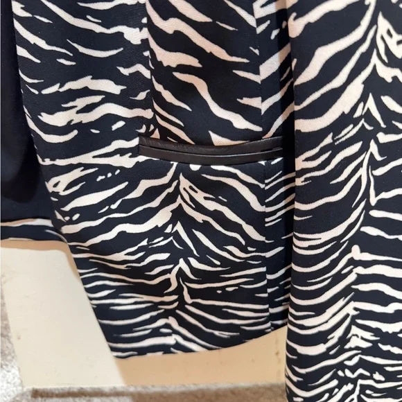 Rebecca Taylor Zebra Print Women's short blazer. Size 8. - Picture 5 of 5